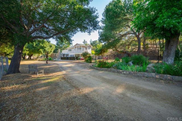 16635 Highland Valley Rd, Ramona CA: https://media.crmls.org/mediaz/2fb15486-4696-4c81-9311-727c3d4cb80d.jpg