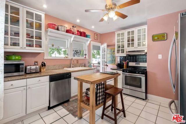 541 S Coronado Street, Los Angeles CA: https://media.crmls.org/mediaz/2fb19631-5fe7-4e95-a0e2-33623deb6a3f.jpg