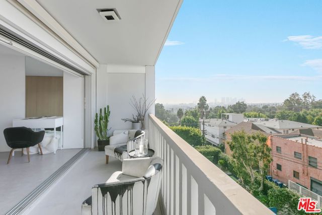 999 N Doheny Drive, West Hollywood CA: https://media.crmls.org/mediaz/2fb1dd7a-58f1-48fd-817b-6178e8a4e4b9.jpg