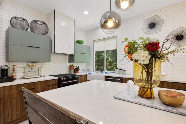 35618 Corte Serena, Cathedral City CA: https://media.crmls.org/mediaz/2fb1e9b2-1552-42ce-966c-383d87ffec2f.jpg