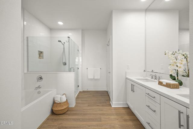 2870 Wagon Wheel Road, Oxnard CA: https://media.crmls.org/mediaz/2fb1f781-39d6-4e41-a83a-b4755abf6bc5.jpg