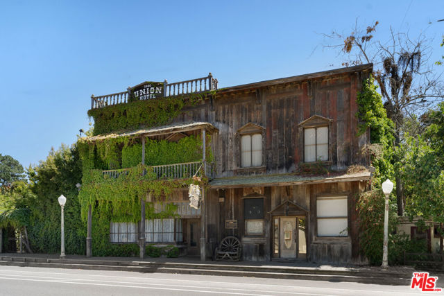 362 Bell Street, Los Alamos CA: https://media.crmls.org/mediaz/2fb21118-2fed-4a8c-95d5-25e566b0b8c0.jpg