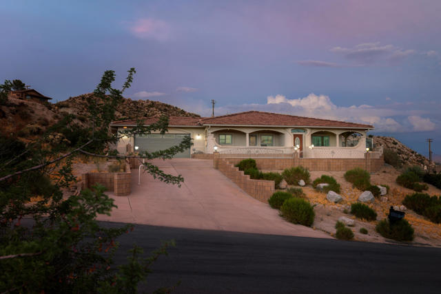 6207 Red Bluff Avenue, Yucca Valley CA: https://media.crmls.org/mediaz/2fb21d4a-b309-473f-9f87-f491c02906fb.jpg