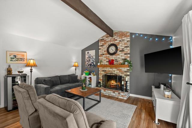 1 Malibu Court, Clayton CA: https://media.crmls.org/mediaz/2fb26491-5a70-4864-adad-9ae946bf7e8a.jpg