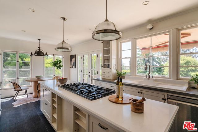 463 N Greencraig Road, Los Angeles CA: https://media.crmls.org/mediaz/2fb26929-ee2c-44bd-8e7d-09421d810f16.jpg