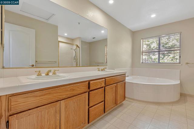 32 Shoal Dr, Vallejo CA: https://media.crmls.org/mediaz/2fb30309-defc-43b6-a263-29bf94556e03.jpg