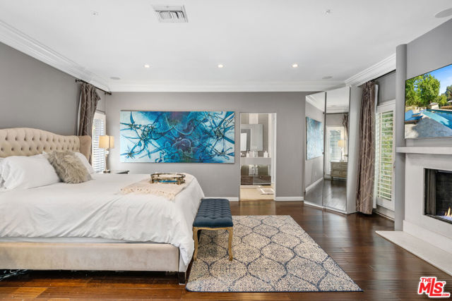 10023 Westwanda Drive, Beverly Hills CA: https://media.crmls.org/mediaz/2fb3601d-0305-41ed-8fa7-a4fc1f338830.jpg