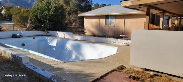 11022 West Drive, Morongo Valley CA: https://media.crmls.org/mediaz/2fb3a764-e14b-45fe-8e10-462da03ce6fa.jpg