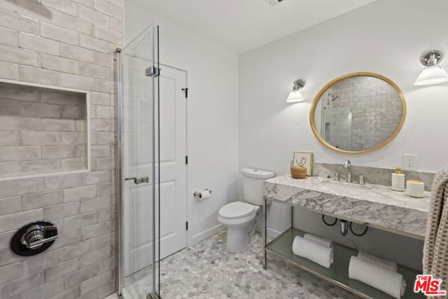 3908 Bentley Avenue, Culver City CA: https://media.crmls.org/mediaz/2fb3c0ea-59f2-43c5-a586-5b0168f15e60.jpg