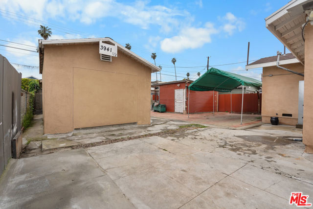 3941 2nd Avenue, Los Angeles CA: https://media.crmls.org/mediaz/2fb3e5c3-69a5-42e6-aabf-3abff288cf2f.jpg