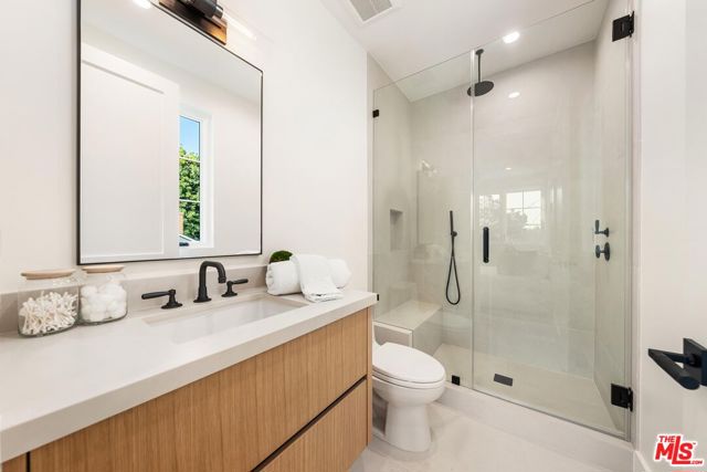 3267 Colby Avenue, Los Angeles CA: https://media.crmls.org/mediaz/2fb411aa-3bd6-4f16-aec4-28661f634814.jpg