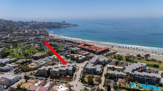 8110 El Paseo Grande, La Jolla CA: https://media.crmls.org/mediaz/2fb43b4b-8950-4a66-81ad-f934f1e0a9b3.jpg