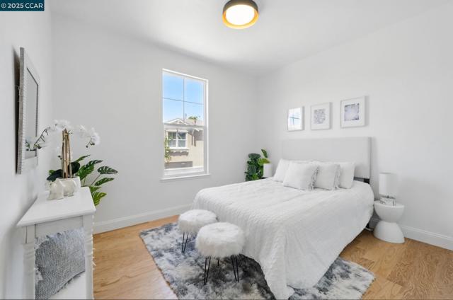 10708 Prince Royal Ct, Oakland CA: https://media.crmls.org/mediaz/2fb4b26a-b6b2-4e26-8eb1-e21da33cbd82.jpg