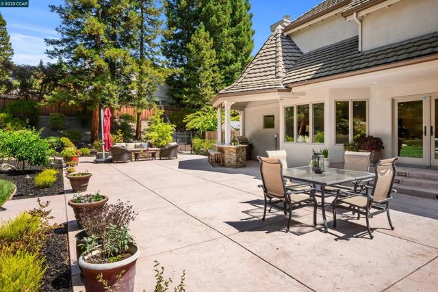 4405 Deer Ridge Rd, Danville CA: https://media.crmls.org/mediaz/2fb4dca1-0f6f-432d-9c9b-ebac0a5a696f.jpg