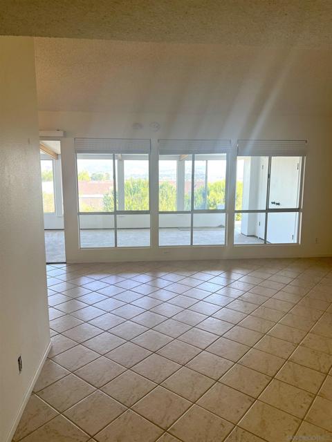 3660 Vista Campana N, Oceanside CA: https://media.crmls.org/mediaz/2fb4fce8-428c-4de8-9f37-b70f24d9868f.jpg