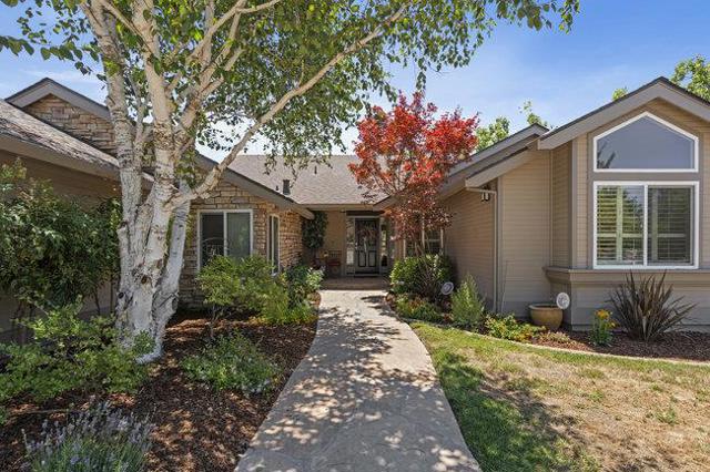 5636 Sundown Lane, Tres Pinos CA: https://media.crmls.org/mediaz/2fb5967f-b2e8-4ed0-b51d-768f2dcf11ef.jpg