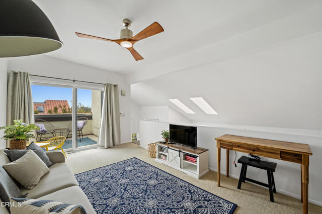 2287 Martinique Lane, Oxnard CA: https://media.crmls.org/mediaz/2fb5a363-43e1-49f2-b4af-d420224084e9.jpg