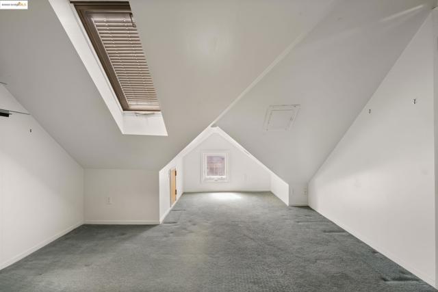 102 Hamilton Pl, Oakland CA: https://media.crmls.org/mediaz/2fb5f795-3cca-4d0b-8a96-cb2e7fd73a42.jpg