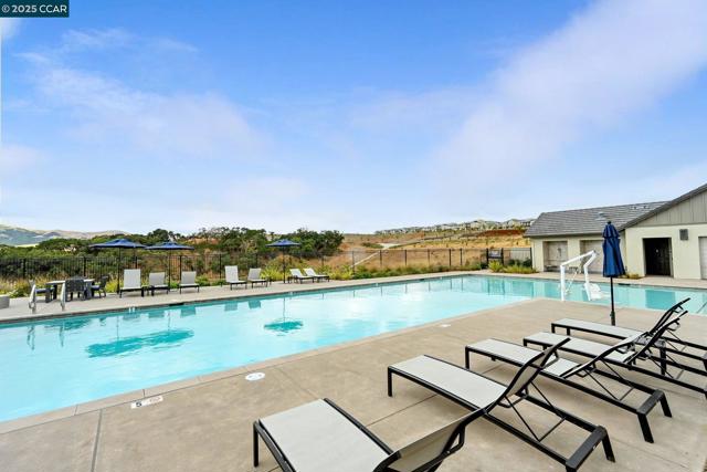 33105 Via Vicenza, San Ramon CA: https://media.crmls.org/mediaz/2fb61ebd-3dc4-42f0-82fc-af0ed5fee690.jpg