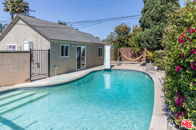 2807 S Bedford Street, Los Angeles CA: https://media.crmls.org/mediaz/2fb62f25-8bfd-44ab-99df-2c3eeb115c18.jpg