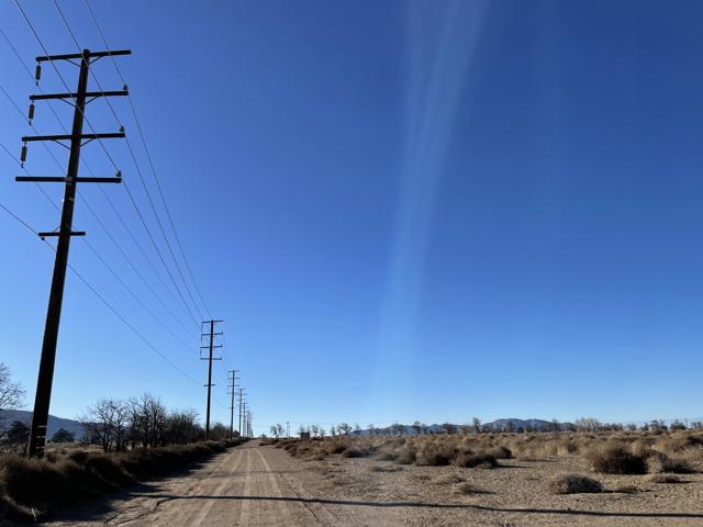 20028 Tehachapi Willow Springs Road, Tehachapi CA: https://media.crmls.org/mediaz/2fb6b6b0-c5f1-4896-b828-0402a02621c1.jpg