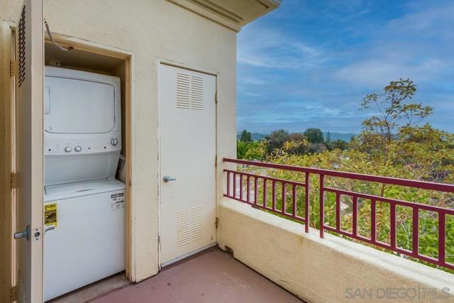 12376 Carmel Country Rd, San Diego CA: https://media.crmls.org/mediaz/2fb70f0a-0fe5-49ce-ab57-bb0dc00cf204.jpg