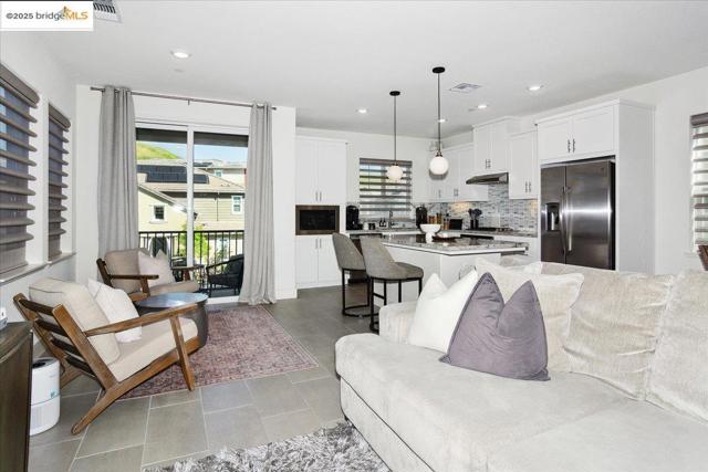 2712 Via Vicenza, San Ramon CA: https://media.crmls.org/mediaz/2fb73394-4ca6-4948-87a8-6f3c0a3460c3.jpg