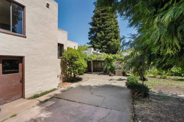 1317 Laguna Avenue, Burlingame CA: https://media.crmls.org/mediaz/2fb79c03-30df-4cf8-a303-661c07f2b84e.jpg