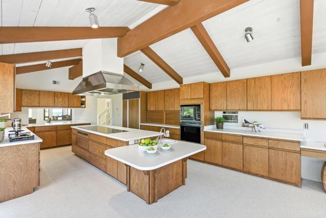 12391 Farr Ranch Court, Saratoga CA: https://media.crmls.org/mediaz/2fb7d4fb-ab09-4159-b288-0609230510ff.jpg