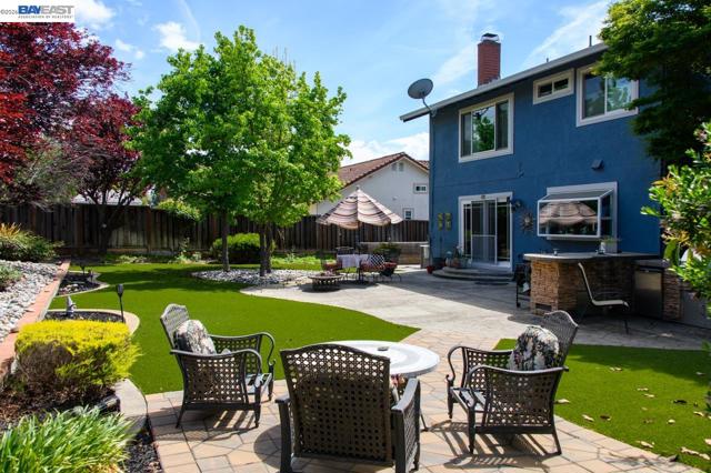 466 Crystalline Dr, Fremont CA: https://media.crmls.org/mediaz/2fb87c33-da70-4826-a53f-82c8f62c9c93.jpg