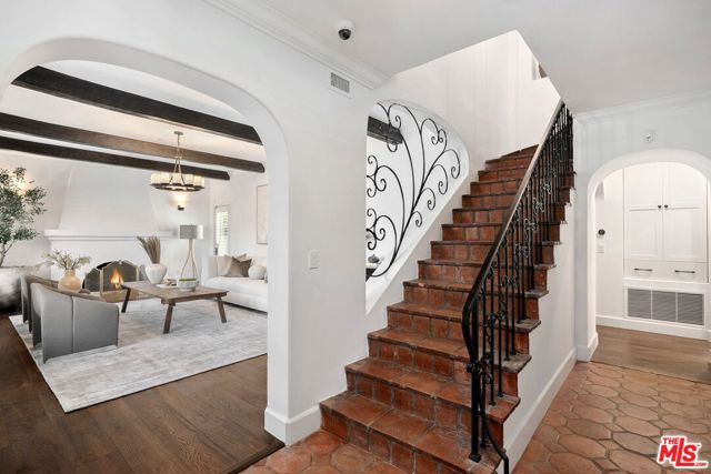 616 21st Street, Santa Monica CA: https://media.crmls.org/mediaz/2fb909fe-fb4c-4222-bf9f-57d120c72283.jpg