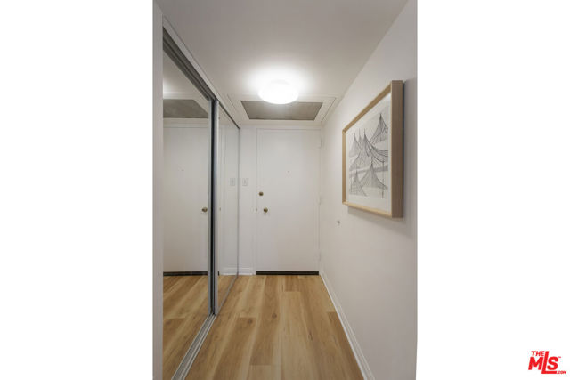 4455 Los Feliz Boulevard, 204 photo 4