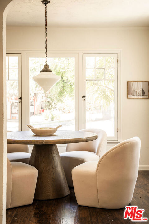 264 Robinson Road, Pasadena CA: https://media.crmls.org/mediaz/2fb9798c-23a7-40ab-add6-4f0300dcdcec.jpg