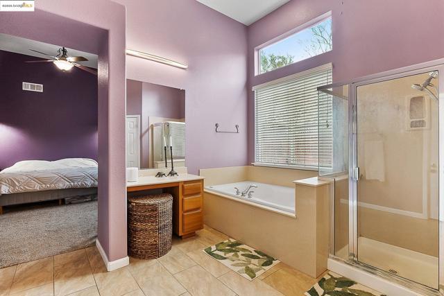 3551 Keystone Loop, Discovery Bay CA: https://media.crmls.org/mediaz/2fbab1f7-c647-4754-bd84-a10472ea6d45.jpg