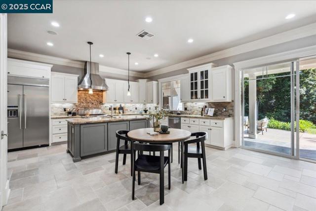 1291 Clover Ln, Walnut Creek CA: https://media.crmls.org/mediaz/2fbb1825-dcb4-4f9d-a389-89c20392359c.jpg