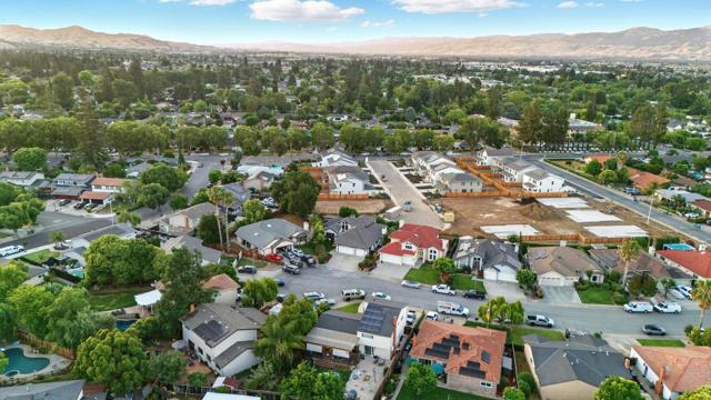 735 Georgetown Place, Gilroy CA: https://media.crmls.org/mediaz/2fbb9bf7-e670-4ba2-bb11-1207fa9cff0b.jpg