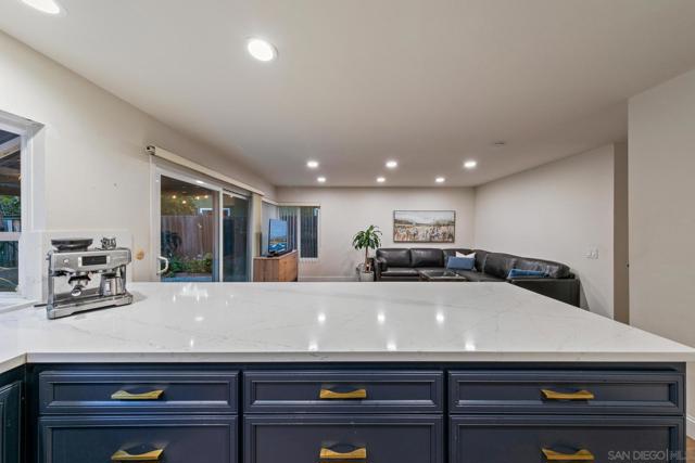 1554 Traveld Way, Encinitas CA: https://media.crmls.org/mediaz/2fbba2c3-4931-46a1-8575-e14da0169acb.jpg