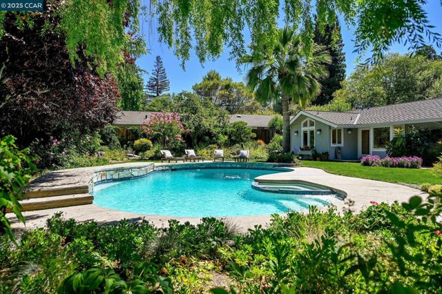 1023 White Gate Rd, Alamo CA: https://media.crmls.org/mediaz/2fbba83c-4979-438e-8023-66b1f39f47d7.jpg
