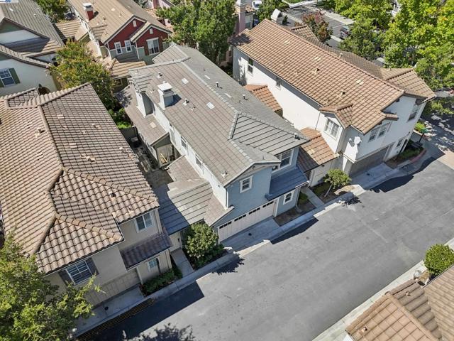 49199 Honeysuckle Ter, Fremont CA: https://media.crmls.org/mediaz/2fbbb6c9-d6ed-49b9-b7da-101c42e26bc4.jpg
