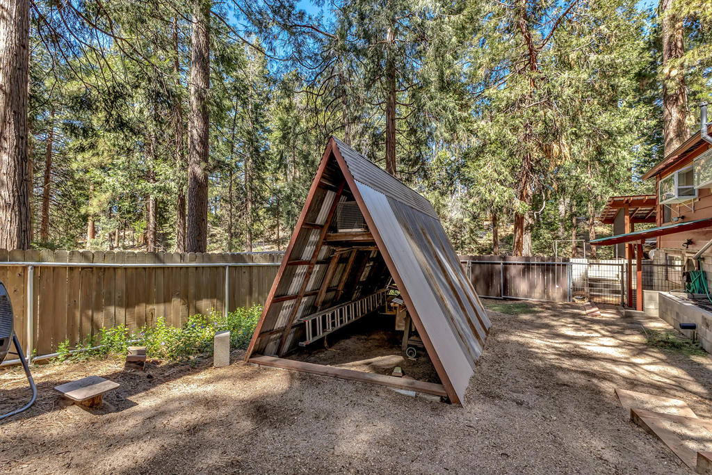 https://media.crmls.org/mediaz/2fbbbca4-7fa8-4d64-a4cb-89a0925ee7b9.jpg?preset=X-Large