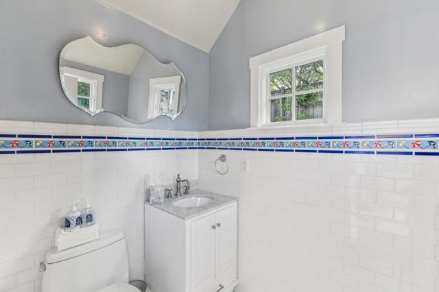 17930 Vineland Avenue, Monte Sereno CA: https://media.crmls.org/mediaz/2fbbfa5a-2fe0-4cde-8799-5f87fe189b49.jpg