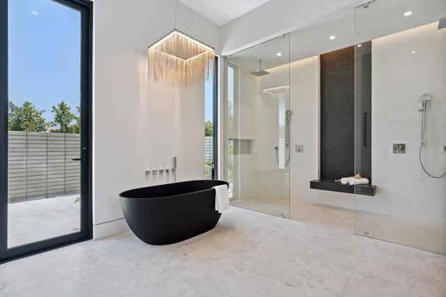7 Makena Lane, Rancho Mirage CA: https://media.crmls.org/mediaz/2fbd1d63-cdef-4270-b970-00d7e4fdba34.jpg