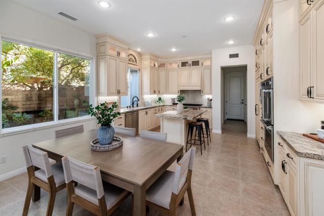 Detail Gallery Image 14 of 50 For 1091 Park Hill Pl, Vista,  CA 92081 - 4 Beds | 3 Baths