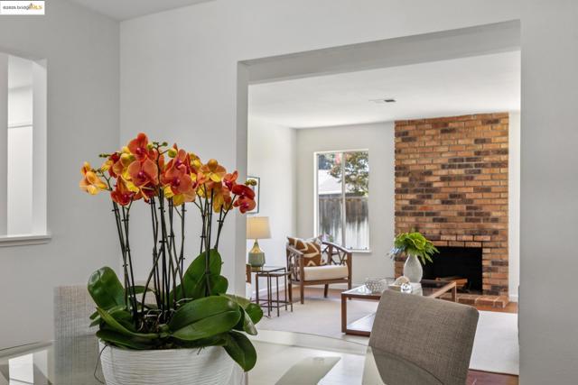 934 Bancroft Rd, Concord CA: https://media.crmls.org/mediaz/2fbdd85f-4d4f-479c-bcbe-eac2ab8e9c0d.jpg