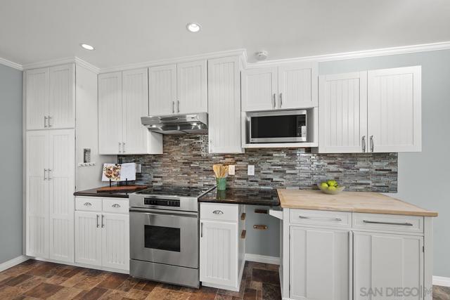 3428 Garrison St, San Diego CA: https://media.crmls.org/mediaz/2fbe180a-051e-4381-94fe-c53ae91f2e35.jpg