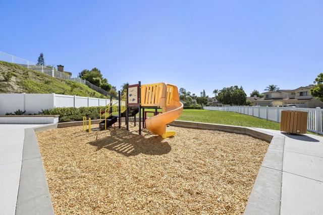 4867 Seascape Drive, Oceanside CA: https://media.crmls.org/mediaz/2fbe2164-b7c3-414b-9bbd-98e5a45361de.jpg