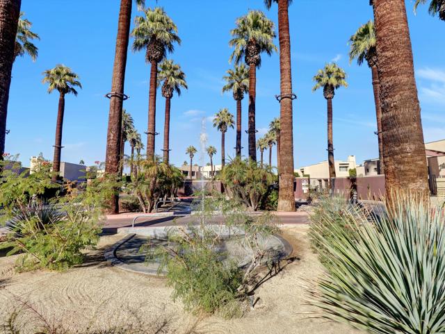 426 Village W Square, Palm Springs CA: https://media.crmls.org/mediaz/2fbe6600-9b68-40e4-b109-232c2fb62d1b.jpg