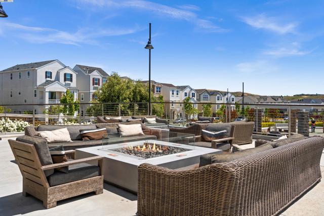 4440 Pine Mountain Way, Dublin CA: https://media.crmls.org/mediaz/2fbe7bac-a600-4d74-a627-661a9fb2a7fb.jpg