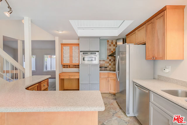 10055 LARWIN Avenue, 2 photo 4