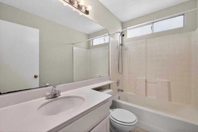 31850 Via Barraza, Temecula CA: https://media.crmls.org/mediaz/2fbf8063-2476-42d8-9733-27b49928b78d.jpg